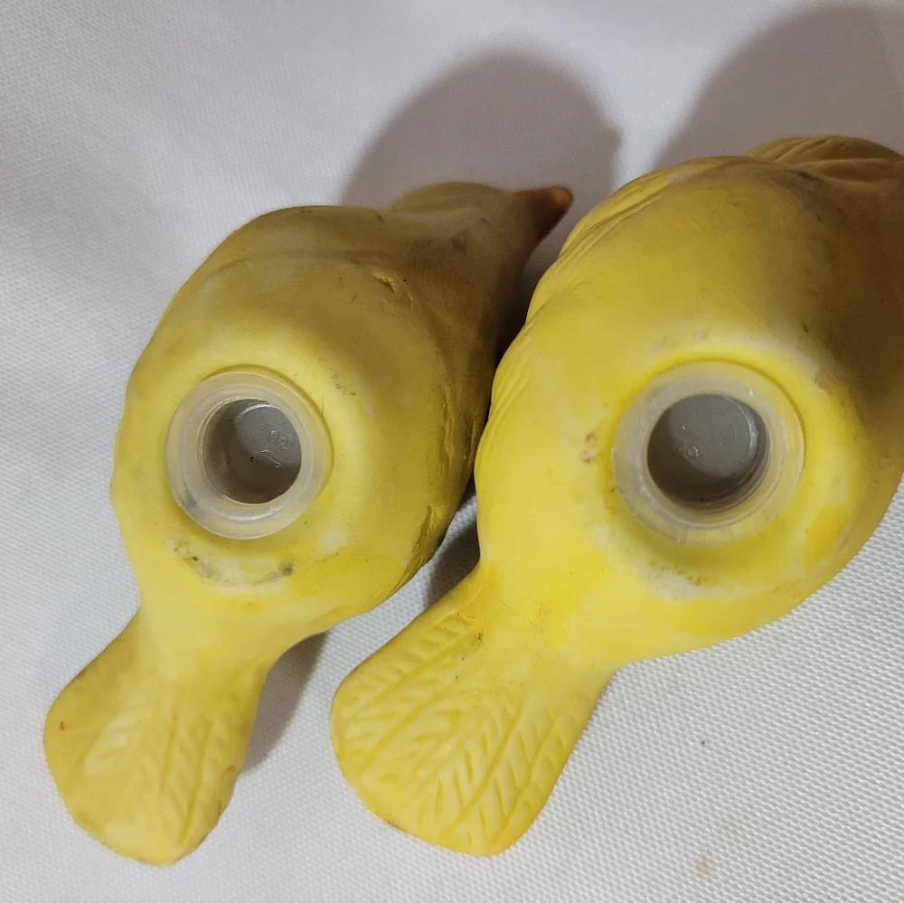 Vintage Yellow Bird Salt and Peppers Shakers (108)